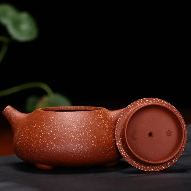 Large Purple Clay Yixing Teapot 240ML 8 Large Purple Clay Yixing Teapot with ergonomic handle, comfortable grip for daily tea time